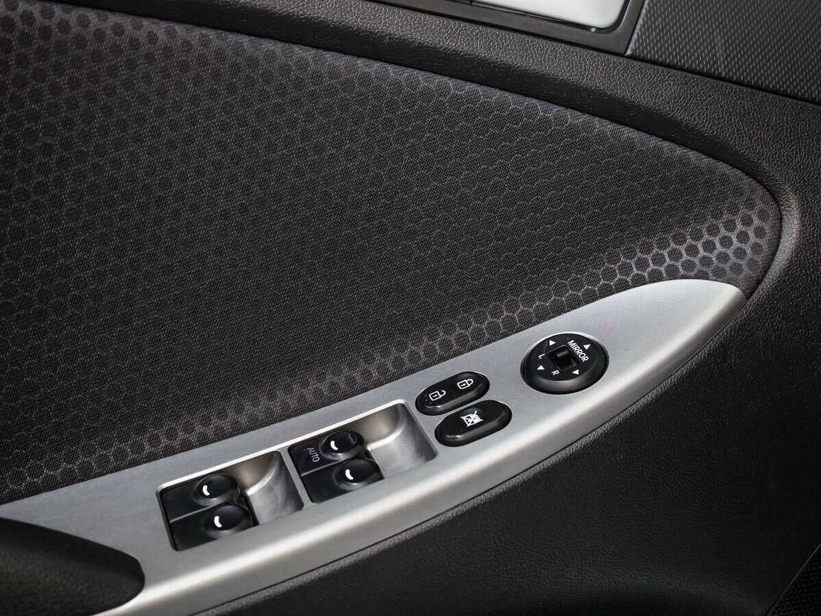 Купить Hyundai Solaris, 2015, 268 928 км, фото №18