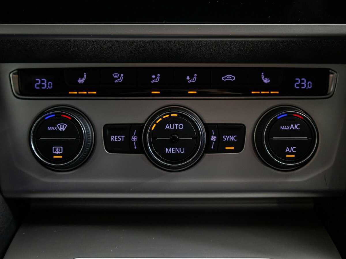 Купить Volkswagen Passat, 2018, 160 888 км, фото №12