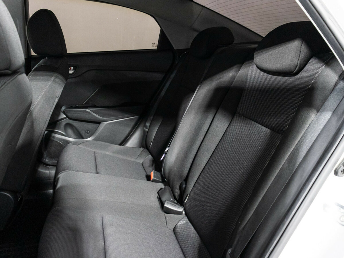 Купить Hyundai Solaris II, 2019, 129 351 км, фото №10